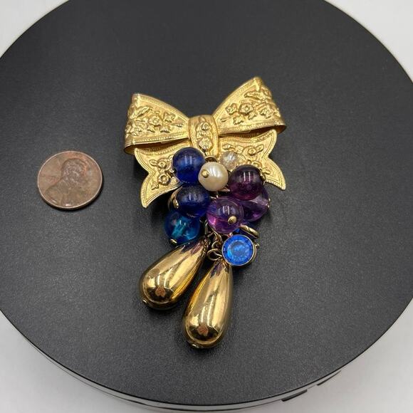 Vintage Gold Tone Bow Teardrops Blues and Purples Dangle Brooch - Picture 2 of 8